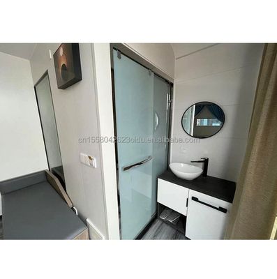Cores personalizadas Contêiner Moderno Mini Férias Quarto Capsule Um quarto Estrutura de aço Hotel Projetado com estilo moderno