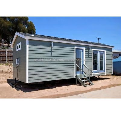 Casa de telhado triangular pré-fabricado de aço com painel de sanduíche com tubos quadrados de aço galvanizado Estrutura principal