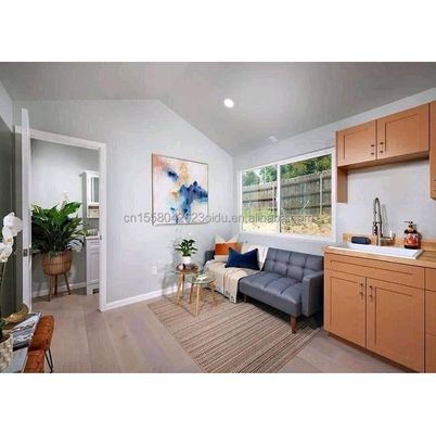 Casa de telhado triangular pré-fabricado de aço com painel de sanduíche com tubos quadrados de aço galvanizado Estrutura principal