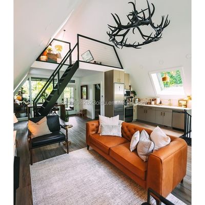 Casa de Madeira Triangular com Estrutura de Aço