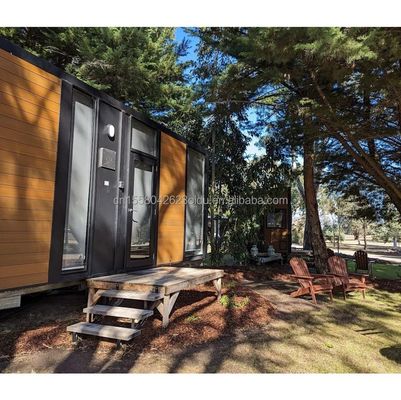 Casa de jardim de contêiner expansível com dormitório Aplicação ao ar livre Painel de sanduíche de aço Material e cor personalizada