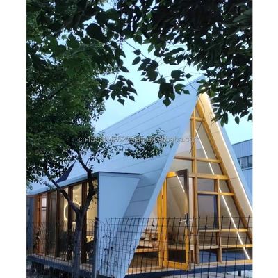 Casa triangular pré-fabricada Escritório modular Jardim Casa Tubos quadrados de aço galvanizado Casa de contêineres B2B Para hotel
