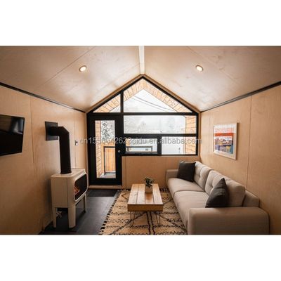 Estrutura principal Tubos quadrados de aço galvanizado Casa exterior triangular moderna projetada com material de painel de sanduíche para loja