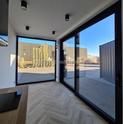 Casas de contêineres resistentes de 20 pés com painel de sanduíche de onda de 50/75/100 mm parede e design moderno embarque pré-fabricado casa pequena