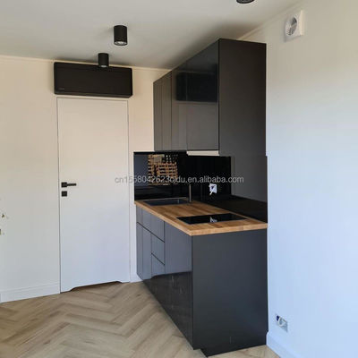 Hotel de um quarto Casa de contêineres de transporte negro Porta de aço Luxo Casas de madeira pré-fabricadas de 20 pés com cozinha e banheiro