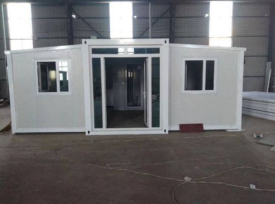 Estrutura principal Tubos quadrados de aço galvanizado Casa de contêiner pequena pré-fabricada em cores personalizadas para vida ao ar livre