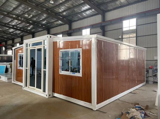 Estrutura principal Tubos quadrados de aço galvanizado Casa de contêiner pequena pré-fabricada em cores personalizadas para vida ao ar livre