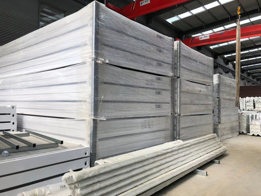 Estrutura principal Tubos quadrados de aço galvanizado Casa de contêiner pequena pré-fabricada em cores personalizadas para vida ao ar livre